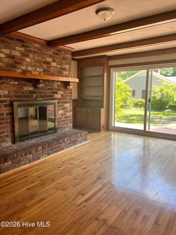 901 SE Greenville Boulevard, Greenville, NC 27858