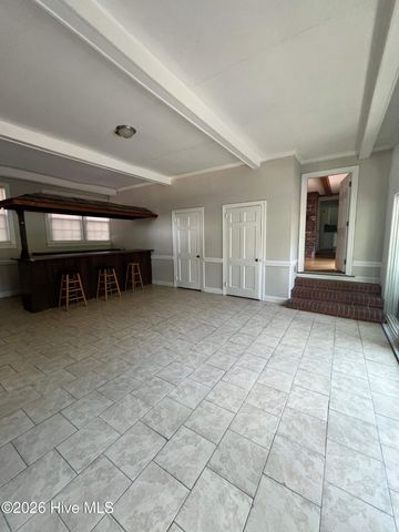 901 SE Greenville Boulevard, Greenville, NC 27858