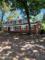 901 SE Greenville Boulevard, Greenville, NC 27858