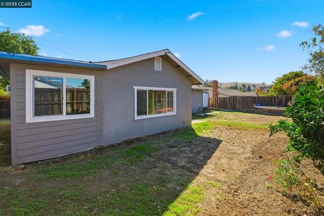 1288 Kentucky Dr, Concord, CA 94521