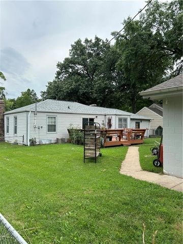 1300 Cherokee Street, Leavenworth, KS 66048