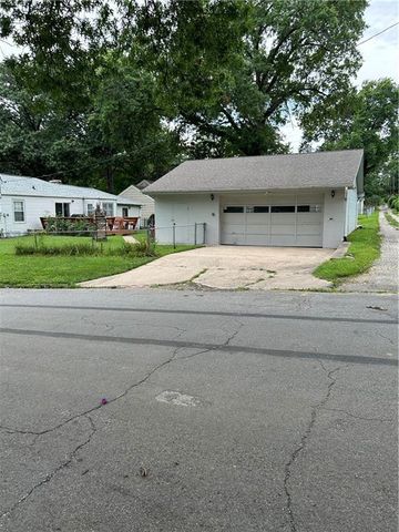 1300 Cherokee Street, Leavenworth, KS 66048