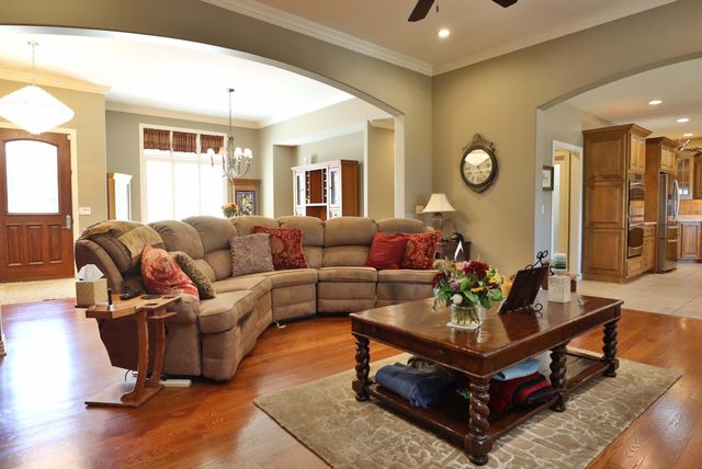 905 W Rufina Court, Nixa, MO 65714
