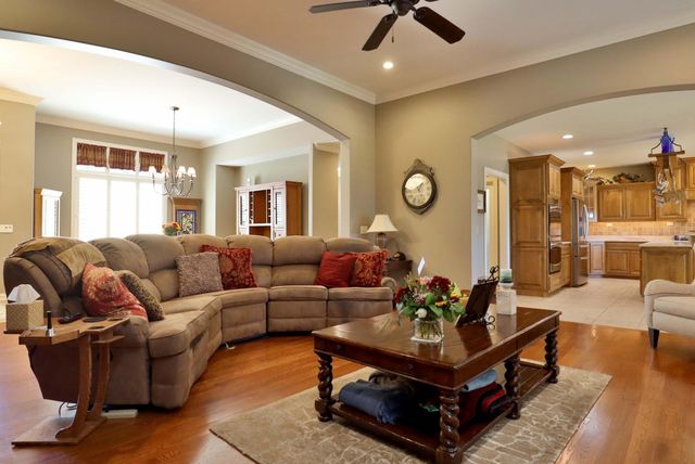 905 W Rufina Court, Nixa, MO 65714