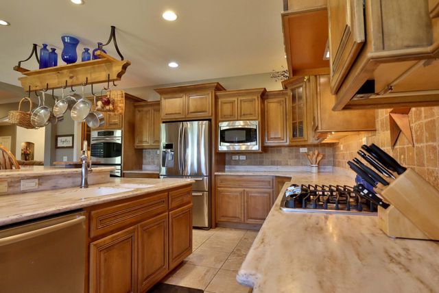 905 W Rufina Court, Nixa, MO 65714