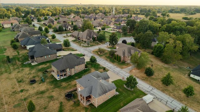 905 W Rufina Court, Nixa, MO 65714