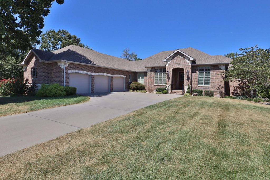 905 W Rufina Court, Nixa, MO 65714