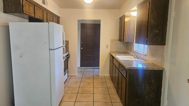 92 W Gettysburg Avenue, Clovis, CA 93612