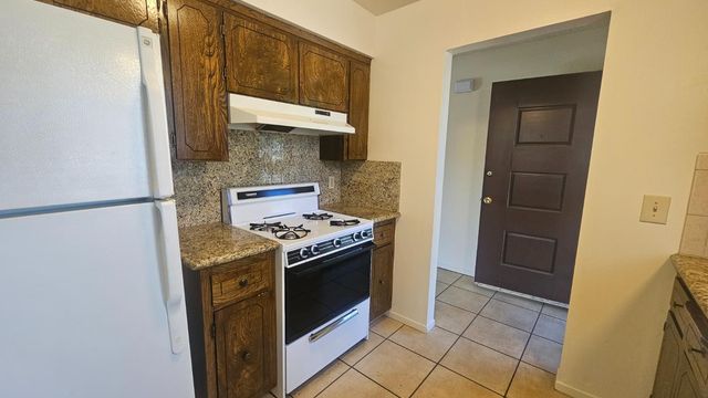 92 W Gettysburg Avenue, Clovis, CA 93612