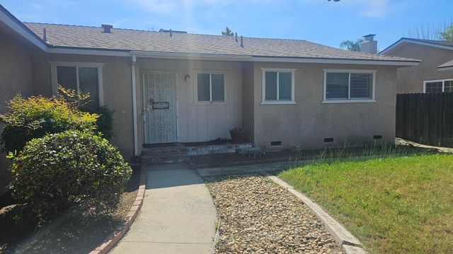 92 W Gettysburg Avenue, Clovis, CA 93612