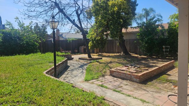 92 W Gettysburg Avenue, Clovis, CA 93612