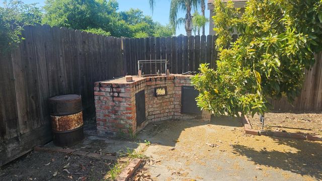 92 W Gettysburg Avenue, Clovis, CA 93612