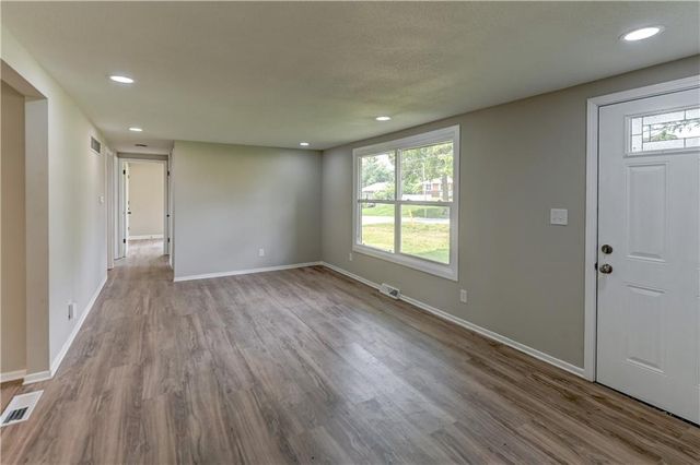 8717 Old Stagecoach Road, Kansas City, MO 64154