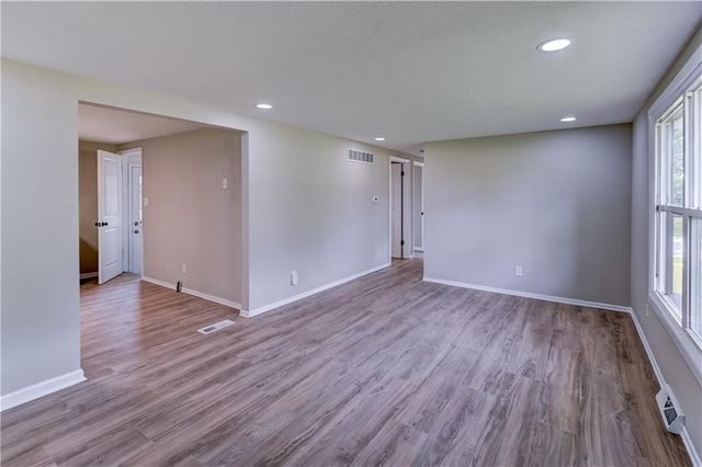 8717 Old Stagecoach Road, Kansas City, MO 64154
