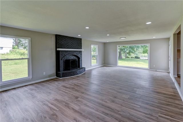 8717 Old Stagecoach Road, Kansas City, MO 64154