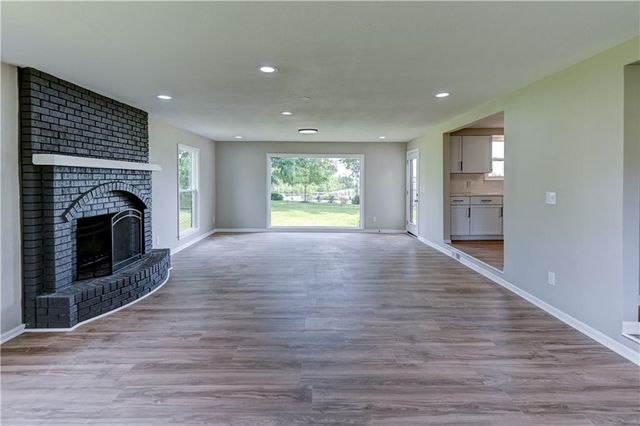 8717 Old Stagecoach Road, Kansas City, MO 64154