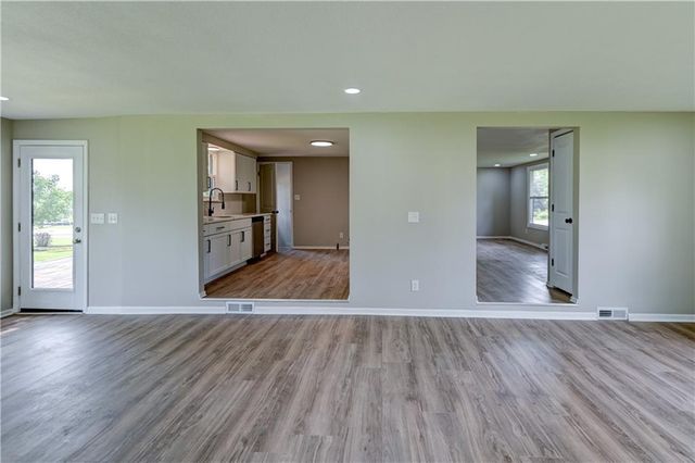 8717 Old Stagecoach Road, Kansas City, MO 64154