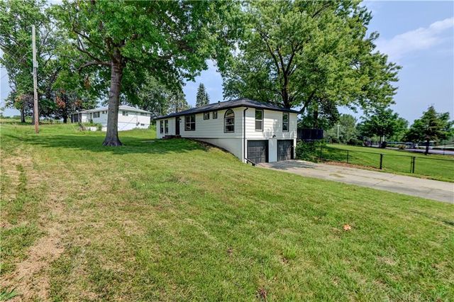 8717 Old Stagecoach Road, Kansas City, MO 64154