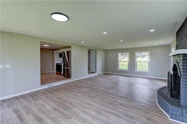 8717 Old Stagecoach Road, Kansas City, MO 64154