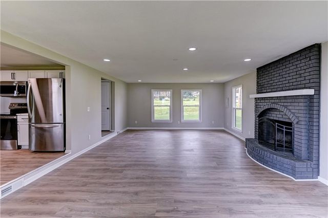 8717 Old Stagecoach Road, Kansas City, MO 64154