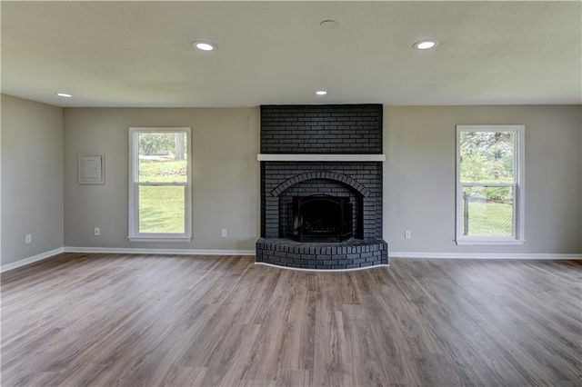 8717 Old Stagecoach Road, Kansas City, MO 64154