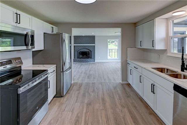 8717 Old Stagecoach Road, Kansas City, MO 64154