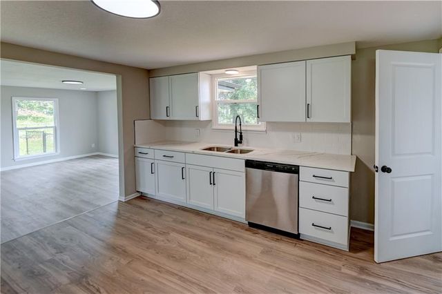8717 Old Stagecoach Road, Kansas City, MO 64154