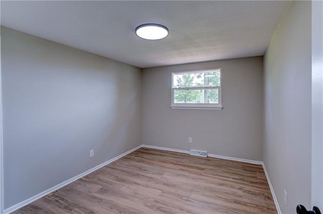 8717 Old Stagecoach Road, Kansas City, MO 64154