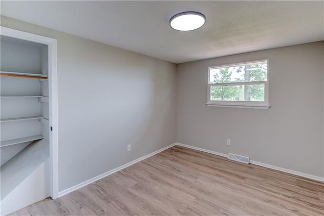 8717 Old Stagecoach Road, Kansas City, MO 64154