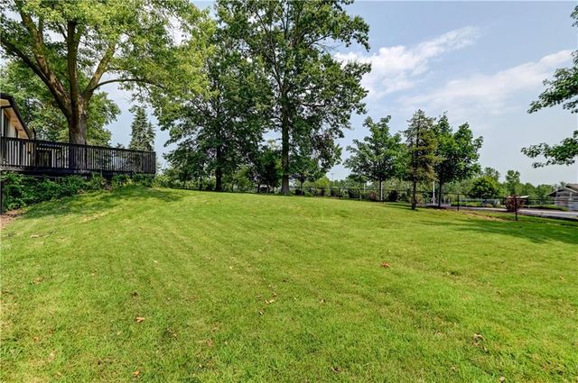 8717 Old Stagecoach Road, Kansas City, MO 64154