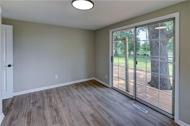 8717 Old Stagecoach Road, Kansas City, MO 64154