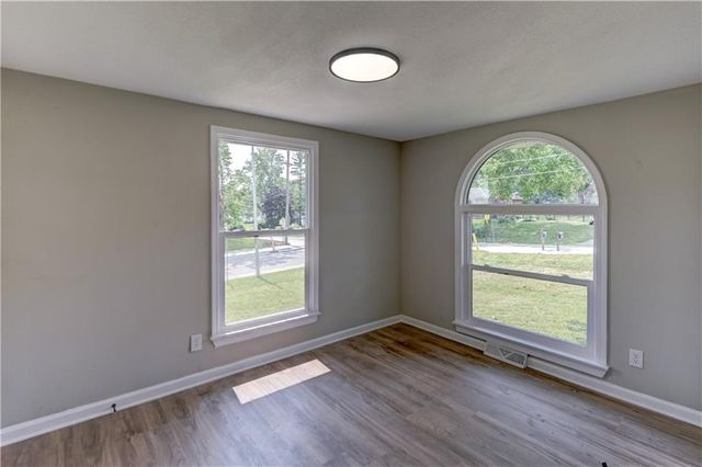 8717 Old Stagecoach Road, Kansas City, MO 64154