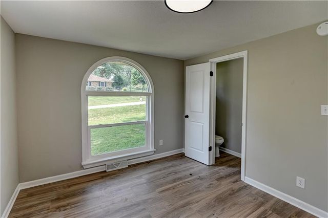 8717 Old Stagecoach Road, Kansas City, MO 64154