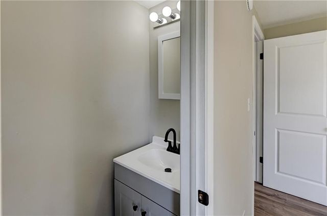 8717 Old Stagecoach Road, Kansas City, MO 64154