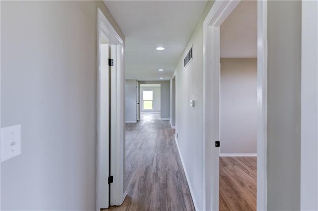 8717 Old Stagecoach Road, Kansas City, MO 64154