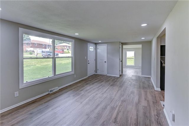 8717 Old Stagecoach Road, Kansas City, MO 64154