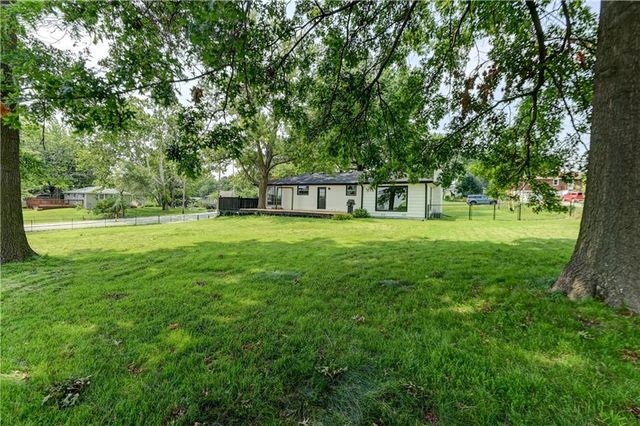 8717 Old Stagecoach Road, Kansas City, MO 64154