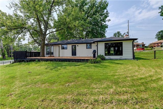 8717 Old Stagecoach Road, Kansas City, MO 64154