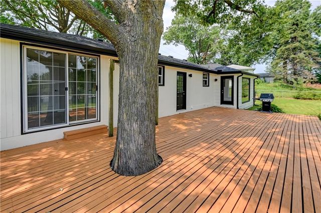 8717 Old Stagecoach Road, Kansas City, MO 64154