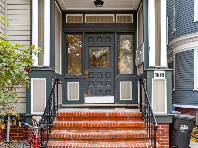 1576 Cambridge St 2F, Cambridge, MA 02138