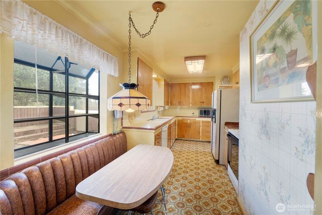 10702 39th Avenue SW, Seattle, WA 98146