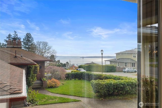 10702 39th Avenue SW, Seattle, WA 98146