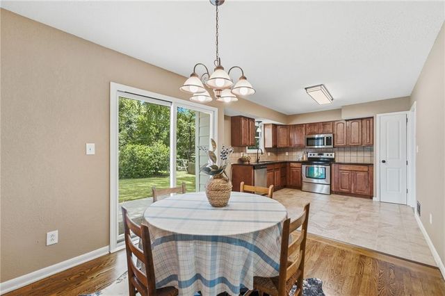 305 SW Marion Lane, Lee's Summit, MO 64081