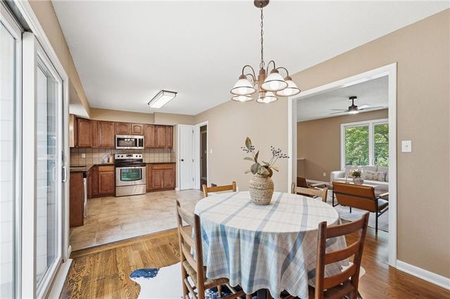305 SW Marion Lane, Lee's Summit, MO 64081