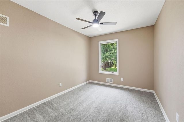 305 SW Marion Lane, Lee's Summit, MO 64081