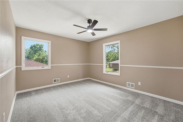 305 SW Marion Lane, Lee's Summit, MO 64081