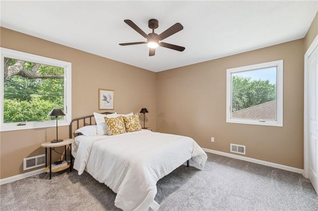 305 SW Marion Lane, Lee's Summit, MO 64081