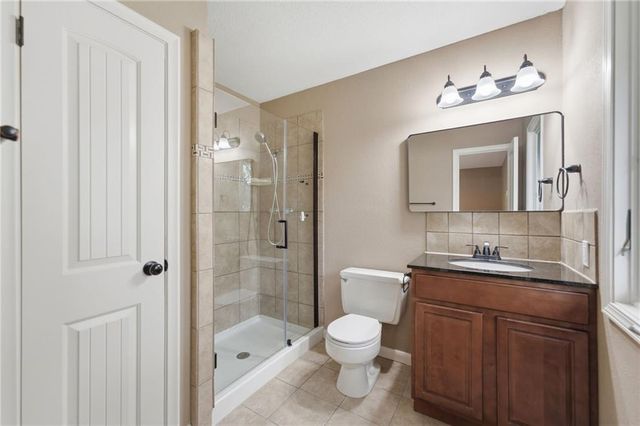 305 SW Marion Lane, Lee's Summit, MO 64081