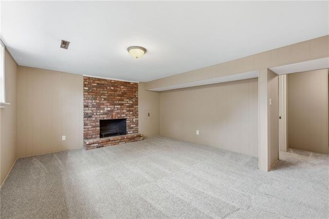 305 SW Marion Lane, Lee's Summit, MO 64081