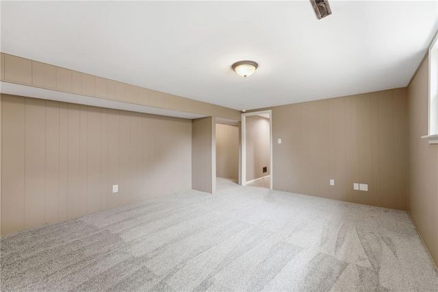 305 SW Marion Lane, Lee's Summit, MO 64081